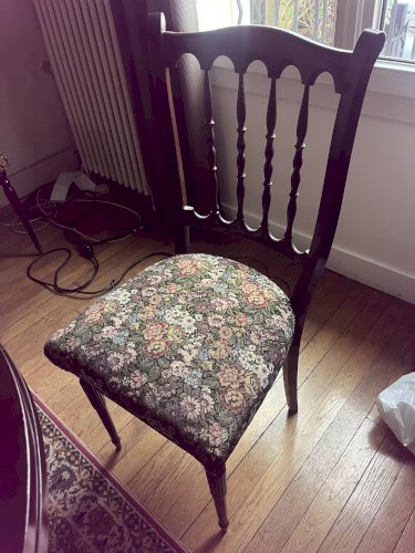 Ensemble table de salle à manger extensible + 4 chaises – style classique français