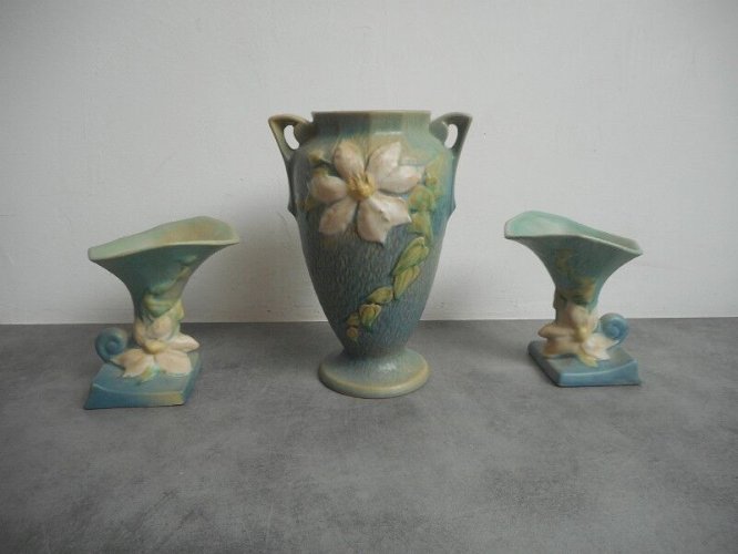 ENSEMBLE VASE + 2 CASSOLETTES PARURE DE CHEMINEE ROSEVILLE USA