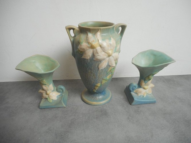 ENSEMBLE VASE + 2 CASSOLETTES PARURE DE CHEMINEE ROSEVILLE USA