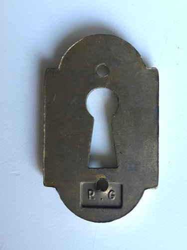 entree de serrure ancienne bronze laiton massif estampillée R.G