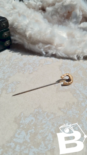 épingle ancienne à chapeau porte-bonheur plaqué or pour collection