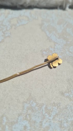 épingle ancienne à chapeau porte-bonheur( trèfle quatre feuilles ) plaqué or pour collection -