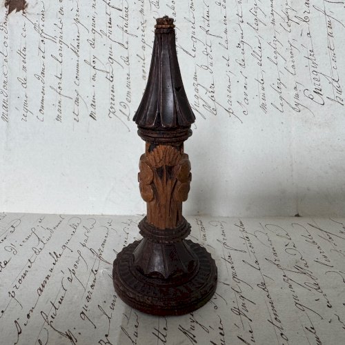 e?Porte-aiguilles en corozo décor floral double patine M4086