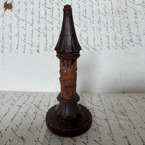 e?Porte-aiguilles en corozo décor floral double patine M4086