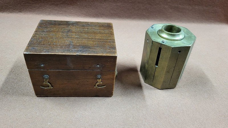 EQUERRE D'ARPENTEUR EN BOITE EN BOIS