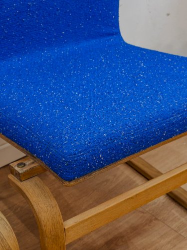 Ernest, la paire de fauteuils en tissu bouclette bleu N°700