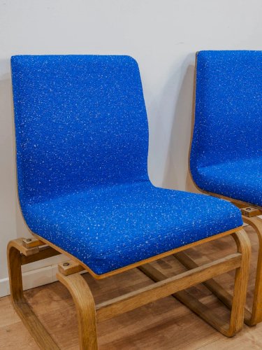 Ernest, la paire de fauteuils en tissu bouclette bleu N°700
