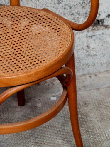 Ernest, le fauteuil canné en bois N°588