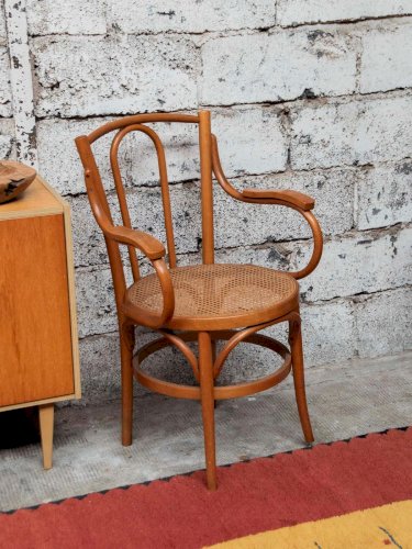Ernest, le fauteuil canné en bois N°588