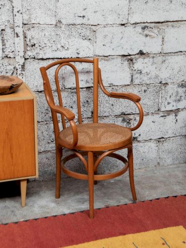 Ernest, le fauteuil canné en bois N°588