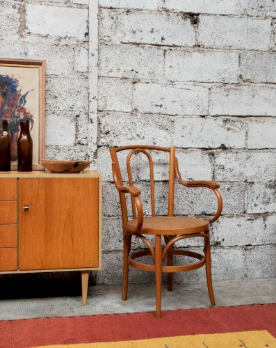 Ernest, le fauteuil canné en bois N°588