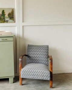 Ernest, the wooden and fabric armchair N°126