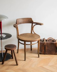 Ernest, the wooden armchair No. 517