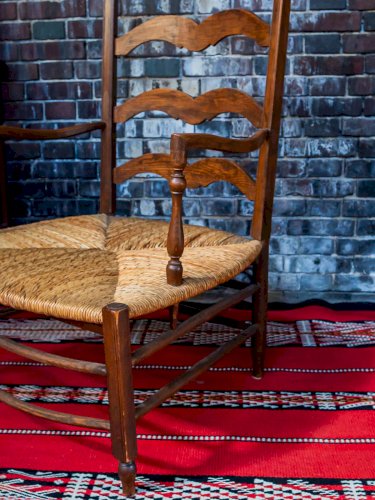 Ernest, le fauteuil en bois N°570