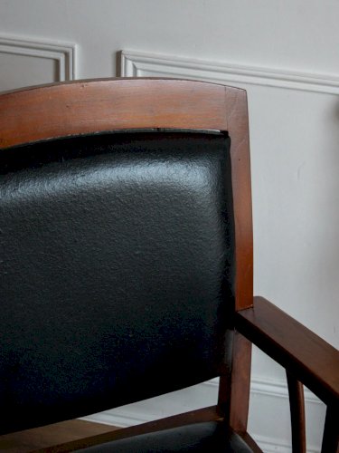 Ernest, le fauteuil en bois N°583