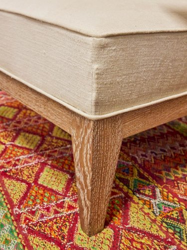 Ernest, le fauteuil en chêne et tissu N°736