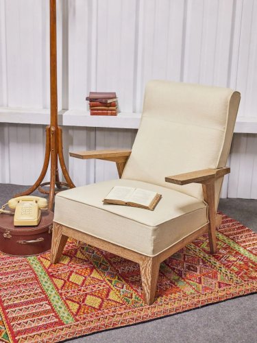 Ernest, le fauteuil en chêne et tissu N°736