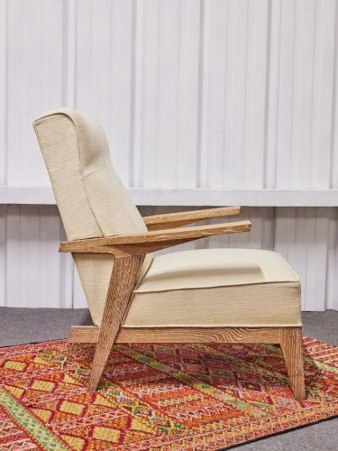 Ernest, le fauteuil en chêne et tissu N°736