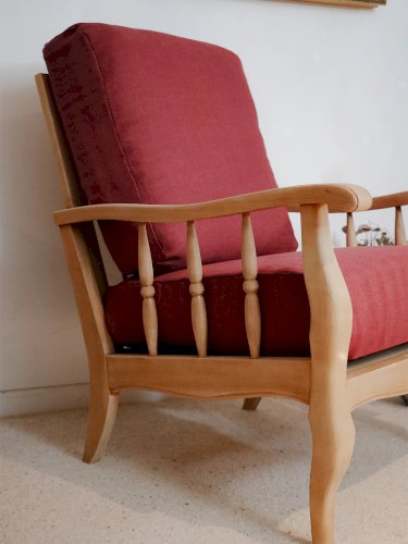 Ernest, le fauteuil en chêne massif et tissu N°661