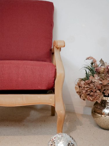 Ernest, le fauteuil en chêne massif et tissu N°661