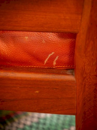 Ernest, le fauteuil en cuir N°142