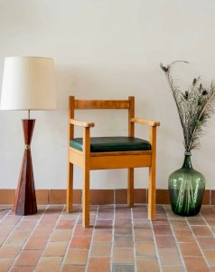 Ernest, the elm armchair No. 125