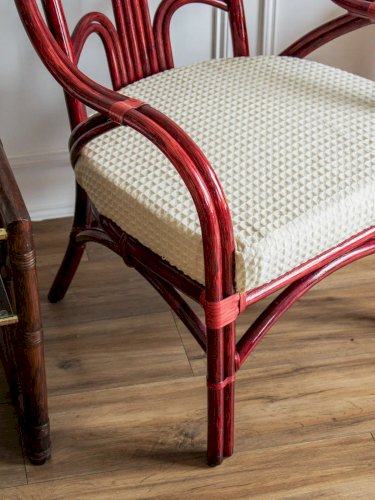Ernest, le fauteuil en rotin rouge N°520