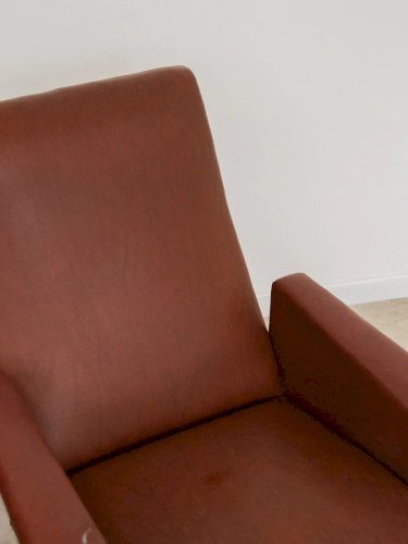 Ernest, le fauteuil en similicuir N°134
