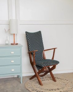 Ernest, le fauteuil en tissu bleu N°119