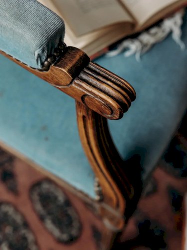 Ernest, le fauteuil en tissu et bois N°606