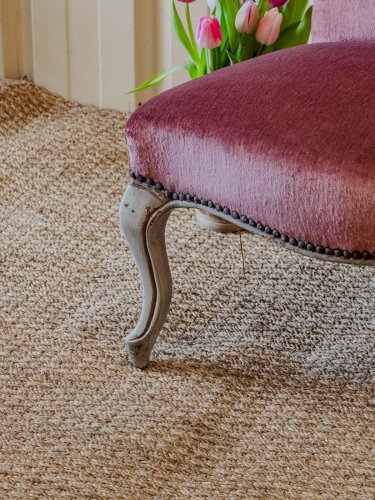 Ernest, le fauteuil en velours rose N°702