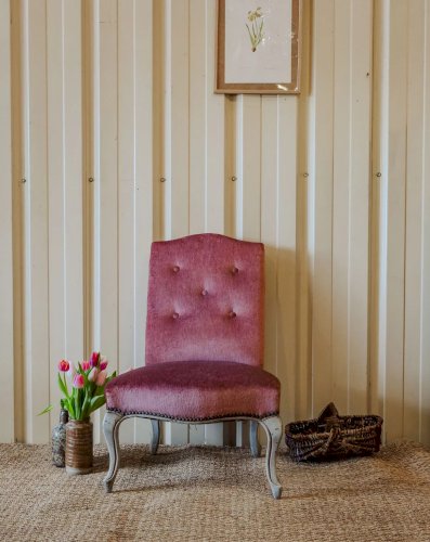 Ernest, le fauteuil en velours rose N°702