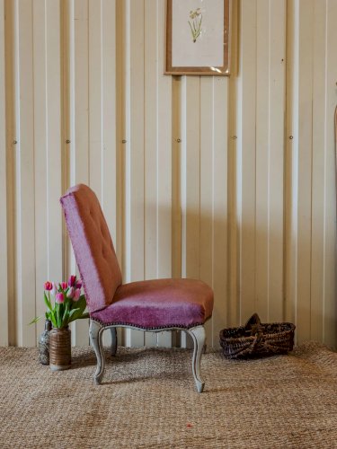 Ernest, le fauteuil en velours rose N°702