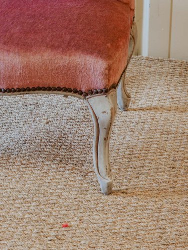 Ernest, le fauteuil en velours rose N°702