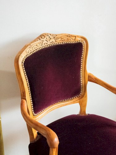 Ernest, le fauteuil en velours violet N°689