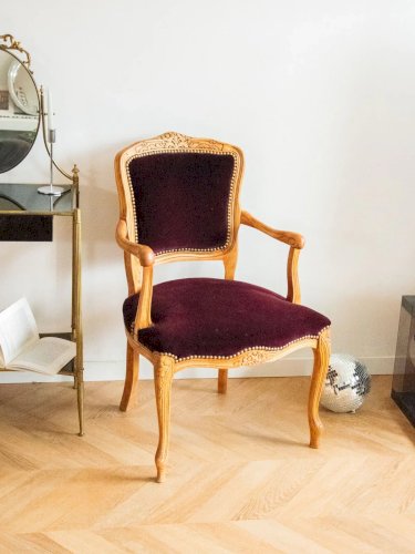 Ernest, le fauteuil en velours violet N°689