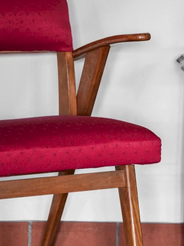 Ernest, le fauteuil rouge en bois N°139