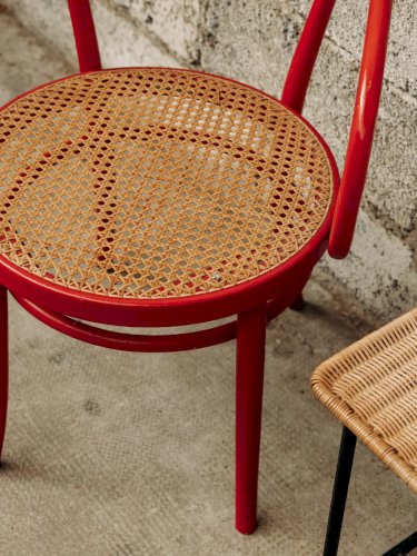 Ernest, le fauteuil rouge en bois N°58