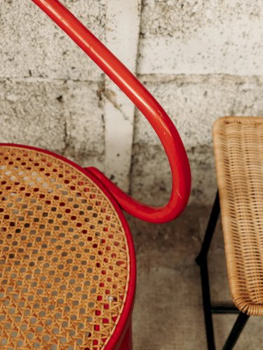 Ernest, le fauteuil rouge en bois N°58