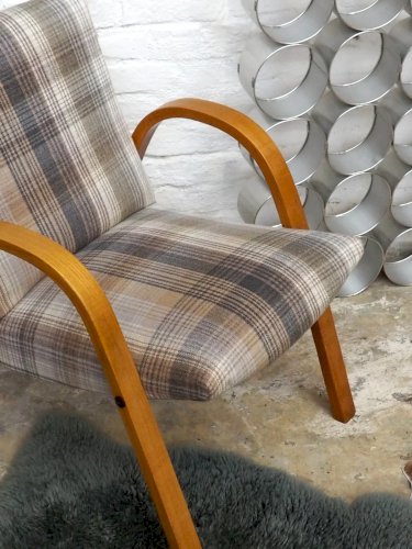 Ernest, le fauteuil Steiner en bois et tissu N°660