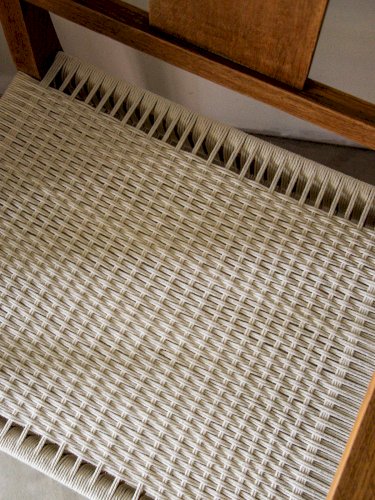 Ernest, le fauteuil tressé en bois N°83