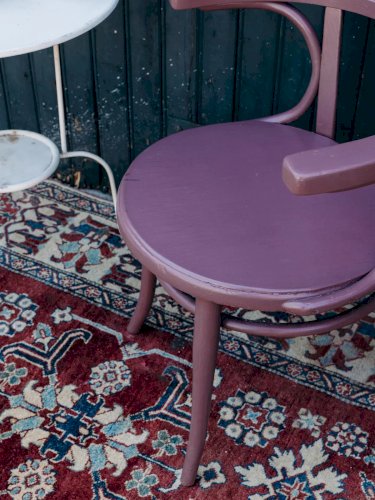 Ernest, le fauteuil violet en bois N°131