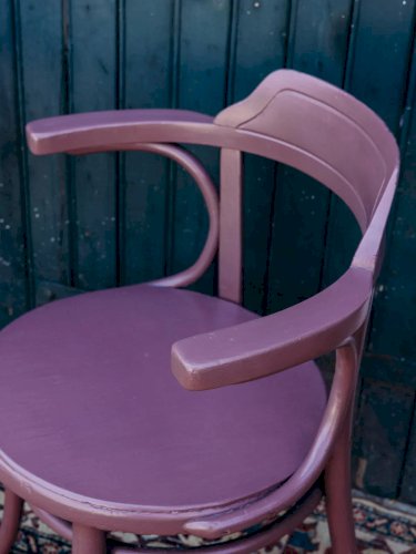 Ernest, le fauteuil violet en bois N°131