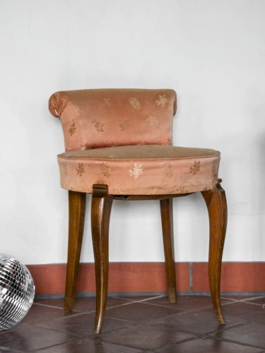 Ernest, le petit fauteuil rose N°158