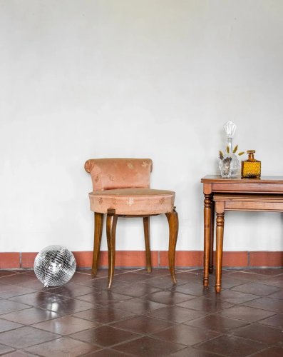 Ernest, le petit fauteuil rose N°158