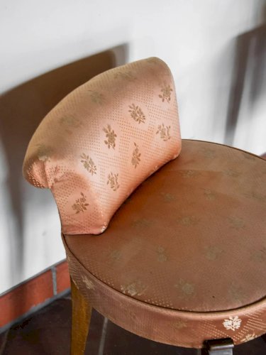 Ernest, le petit fauteuil rose N°158
