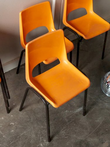 Ernestine, la chaise orange pour enfant N°191