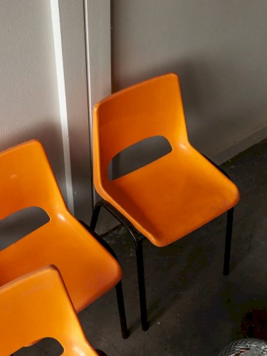 Ernestine, la chaise orange pour enfant N°191