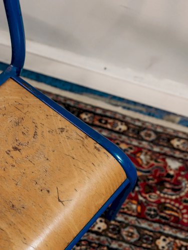 Ernestine, la chaise pour enfant bleu foncé N°274