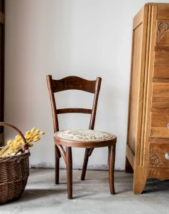 Ernestine, the wooden children's chair No. 176